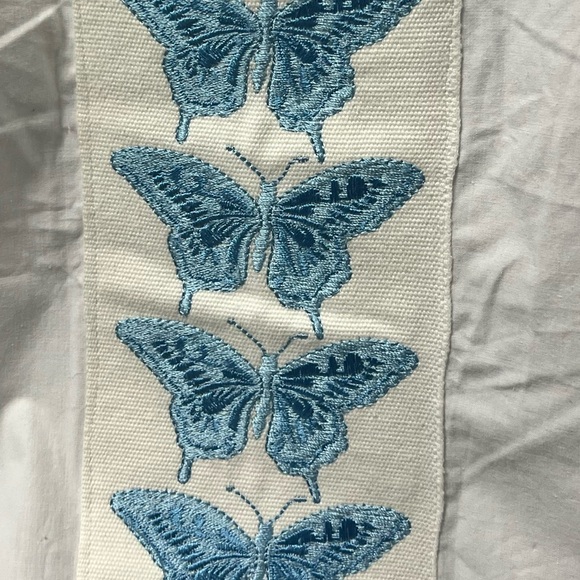 Oliver James Butterfly White Button Down Blouse - Picture 8 of 8